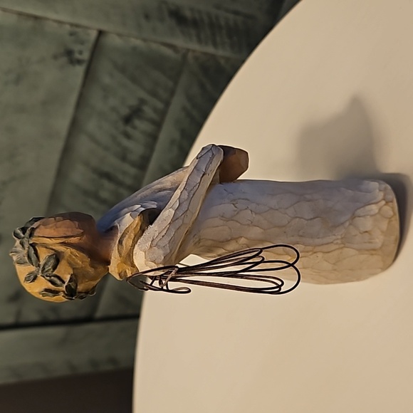 Willow Tree | Celebrate Figurine with Angel Wings by Susan Lordi - Picture 5 of 11